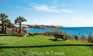 Maison de ville à vendre avec vue sur la mer dans un complexe en première ligne de plage à proximité du centre d'Estepona 780569 