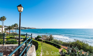 Maison de ville à vendre avec vue sur la mer dans un complexe en première ligne de plage à proximité du centre d'Estepona 780571 