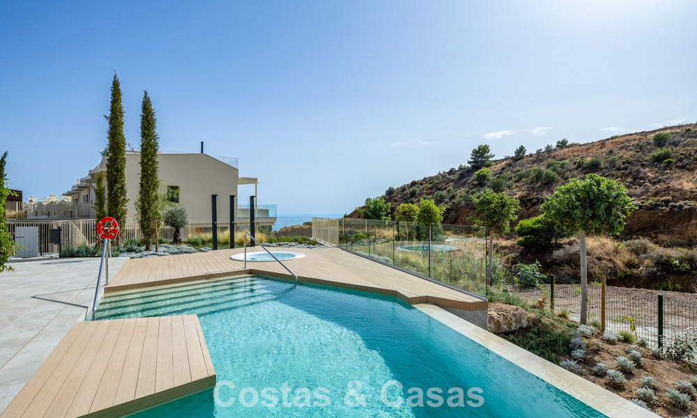 Appartement à vendre avec vue sur la montagne et la mer dans un complexe haut de gamme à Benalmadena, Costa del Sol 780575