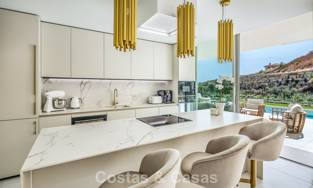 Appartement à vendre avec vue sur la montagne et la mer dans un complexe haut de gamme à Benalmadena, Costa del Sol 780589