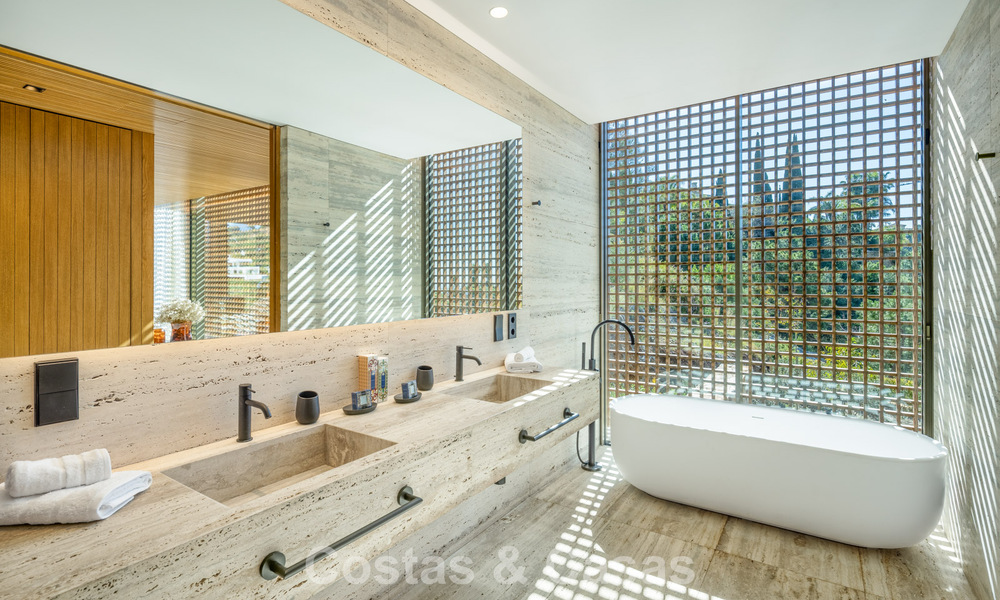 Villa de luxe ultramoderne avec vue imprenable à vendre dans le quartier exclusif d'El Madroñal, Benahavis - Marbella 780615