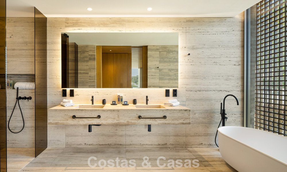 Villa de luxe ultramoderne avec vue imprenable à vendre dans le quartier exclusif d'El Madroñal, Benahavis - Marbella 780646