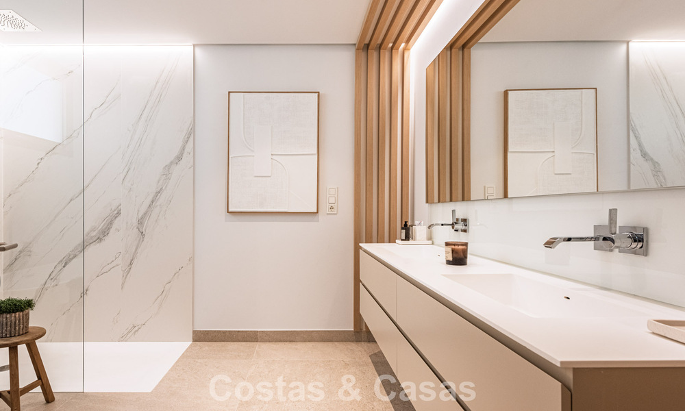 Appartement supérieur avec jardin et vue panoramique sur la mer à vendre à La Quinta, Marbella - Benahavis 780712