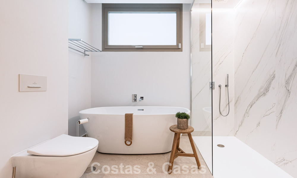 Appartement supérieur avec jardin et vue panoramique sur la mer à vendre à La Quinta, Marbella - Benahavis 780713