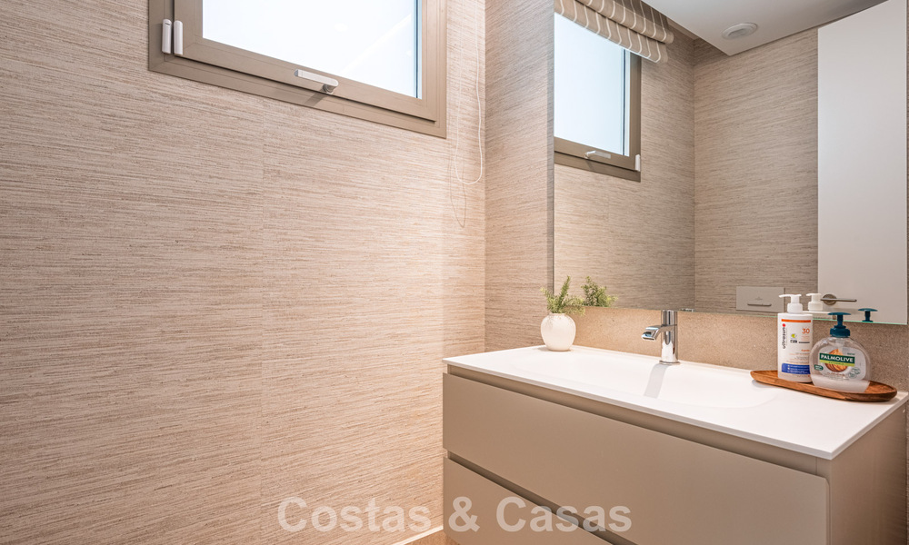 Appartement supérieur avec jardin et vue panoramique sur la mer à vendre à La Quinta, Marbella - Benahavis 780718