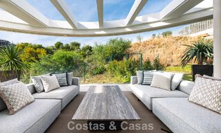 Appartement supérieur avec jardin et vue panoramique sur la mer à vendre à La Quinta, Marbella - Benahavis 780728 