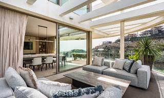 Appartement supérieur avec jardin et vue panoramique sur la mer à vendre à La Quinta, Marbella - Benahavis 780729 