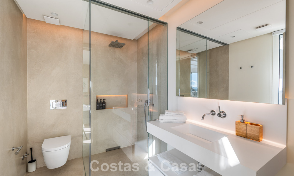 Penthouse moderne, prêt à emménager, avec vue sur la mer, à vendre, dans une resort de luxe près de Marbella 780741