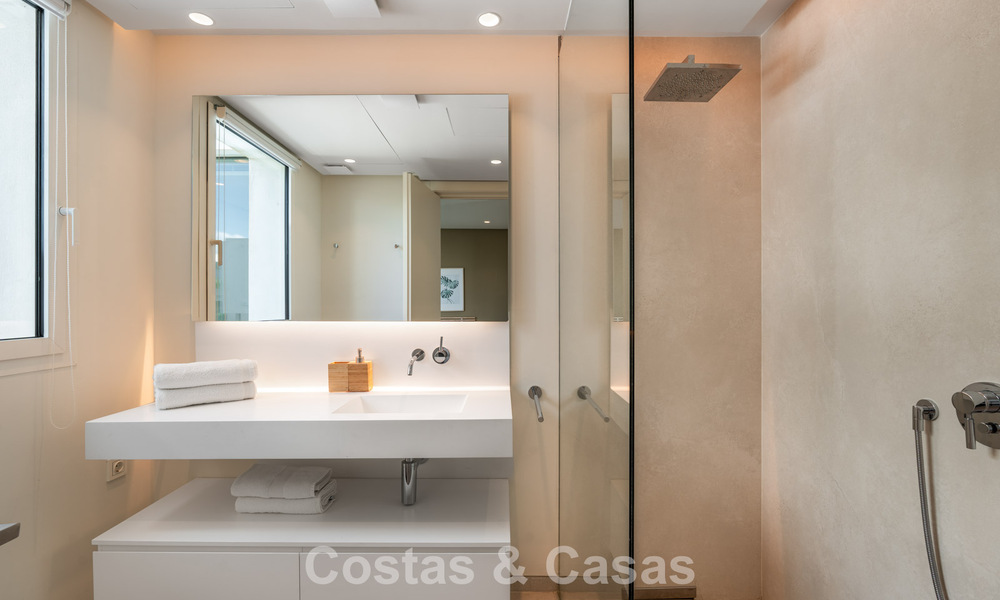 Penthouse moderne, prêt à emménager, avec vue sur la mer, à vendre, dans une resort de luxe près de Marbella 780743