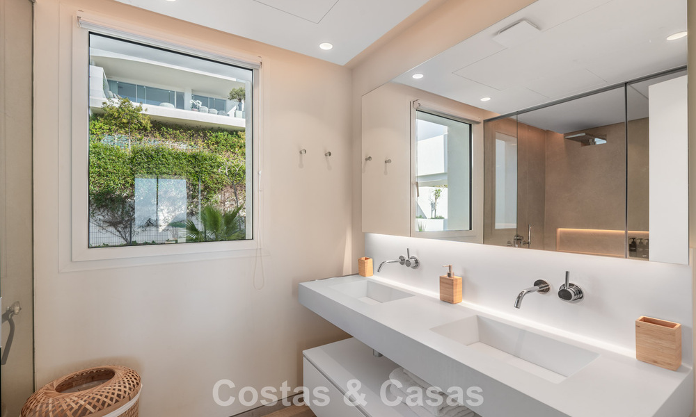 Penthouse moderne, prêt à emménager, avec vue sur la mer, à vendre, dans une resort de luxe près de Marbella 780744