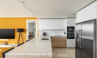 Penthouse moderne, prêt à emménager, avec vue sur la mer, à vendre, dans une resort de luxe près de Marbella 780747 