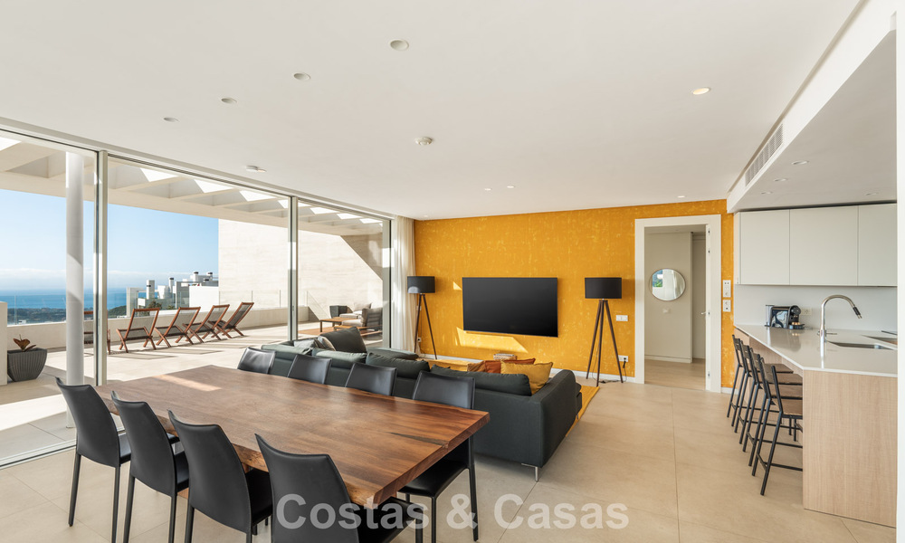 Penthouse moderne, prêt à emménager, avec vue sur la mer, à vendre, dans une resort de luxe près de Marbella 780749