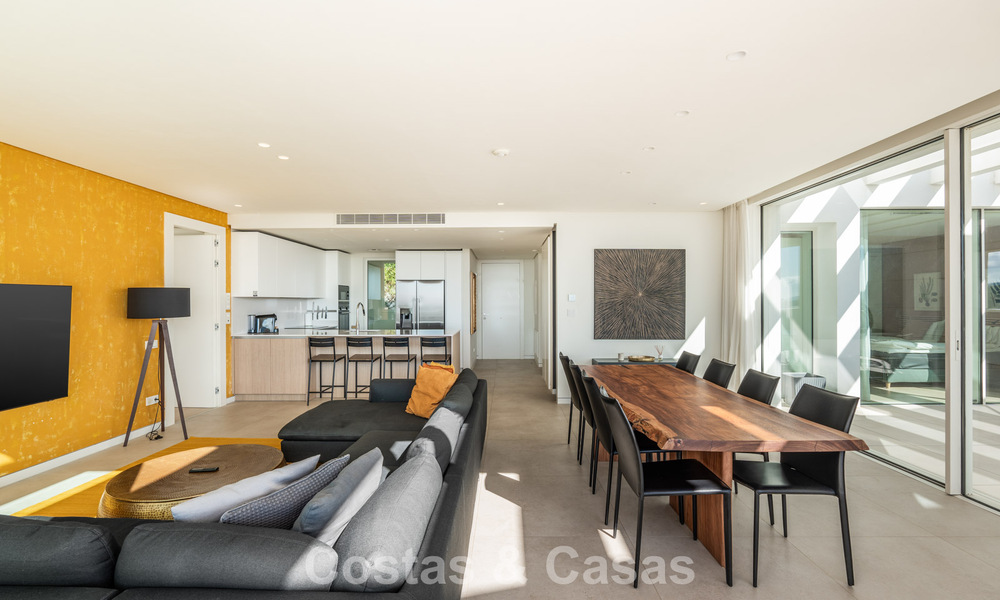 Penthouse moderne, prêt à emménager, avec vue sur la mer, à vendre, dans une resort de luxe près de Marbella 780751