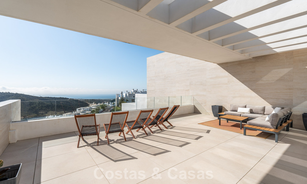 Penthouse moderne, prêt à emménager, avec vue sur la mer, à vendre, dans une resort de luxe près de Marbella 780753