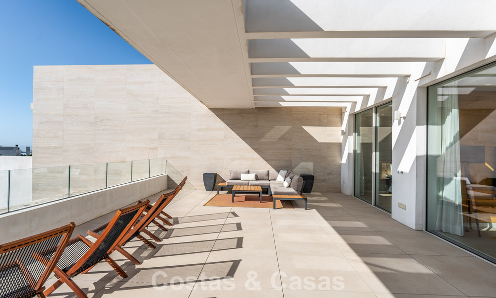 Penthouse moderne, prêt à emménager, avec vue sur la mer, à vendre, dans une resort de luxe près de Marbella 780754