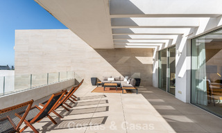 Penthouse moderne, prêt à emménager, avec vue sur la mer, à vendre, dans une resort de luxe près de Marbella 780754 