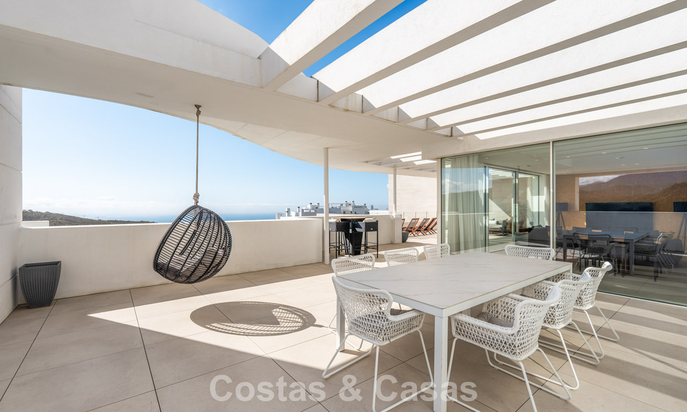Penthouse moderne, prêt à emménager, avec vue sur la mer, à vendre, dans une resort de luxe près de Marbella 780758