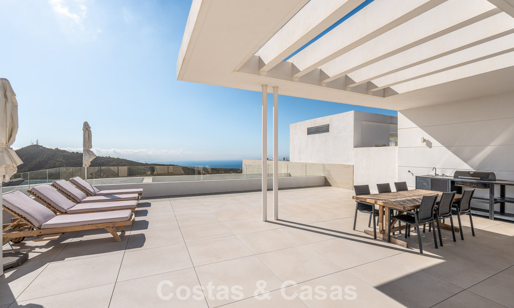 Penthouse moderne, prêt à emménager, avec vue sur la mer, à vendre, dans une resort de luxe près de Marbella 780759