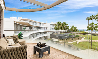 Appartement luxueux et moderne avec vue sur la mer à vendre directement sur la plage à Estepona, Costa del Sol 780770 