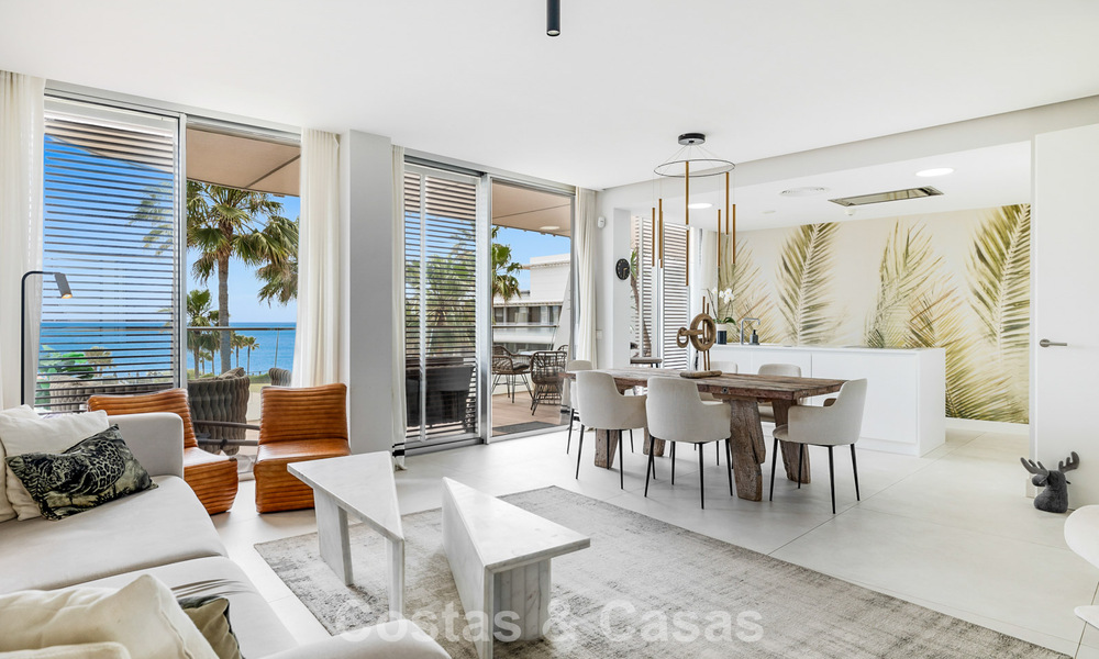 Appartement luxueux et moderne avec vue sur la mer à vendre directement sur la plage à Estepona, Costa del Sol 780775