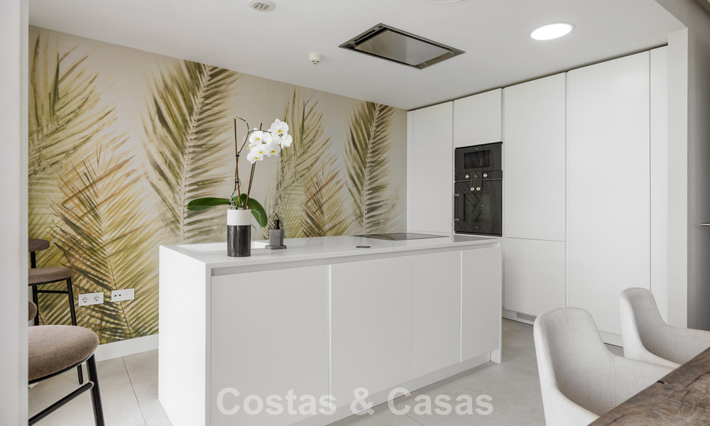 Appartement luxueux et moderne avec vue sur la mer à vendre directement sur la plage à Estepona, Costa del Sol 780778