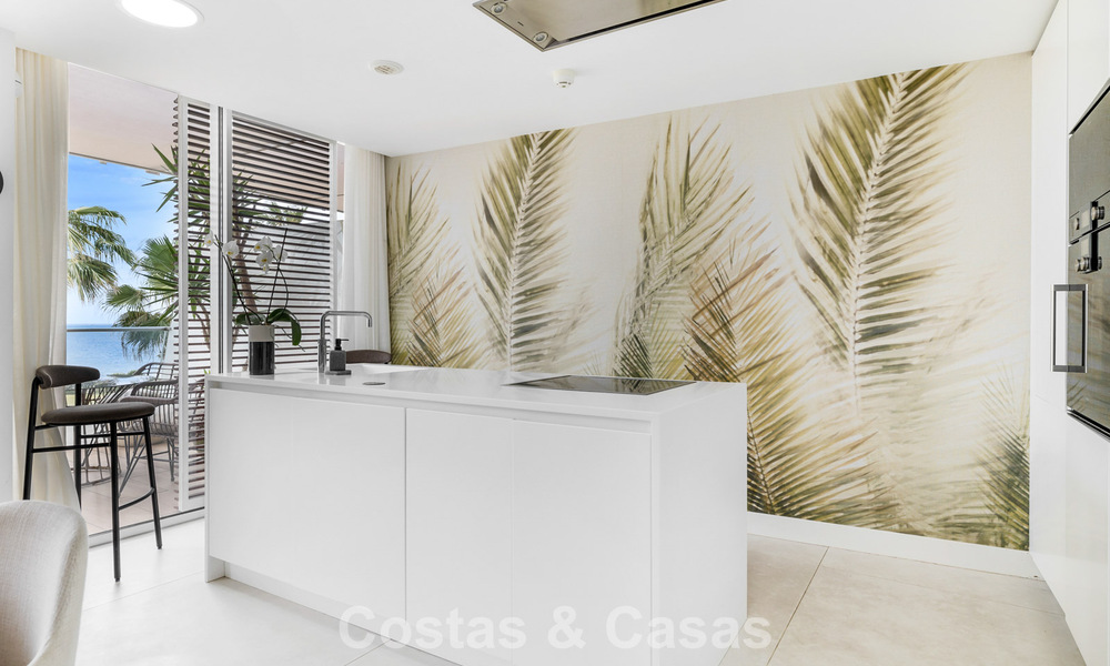 Appartement luxueux et moderne avec vue sur la mer à vendre directement sur la plage à Estepona, Costa del Sol 780779