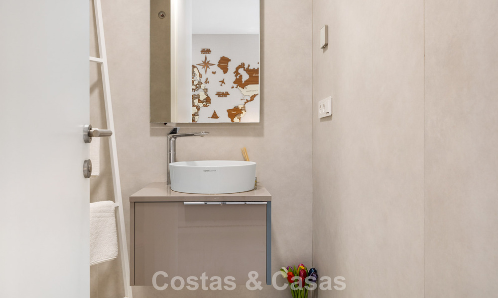 Appartement luxueux et moderne avec vue sur la mer à vendre directement sur la plage à Estepona, Costa del Sol 780783