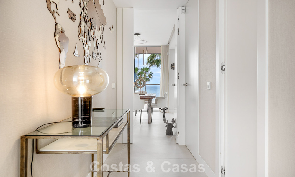 Appartement luxueux et moderne avec vue sur la mer à vendre directement sur la plage à Estepona, Costa del Sol 780784