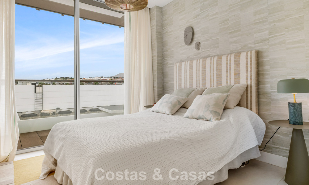 Appartement luxueux et moderne avec vue sur la mer à vendre directement sur la plage à Estepona, Costa del Sol 780787