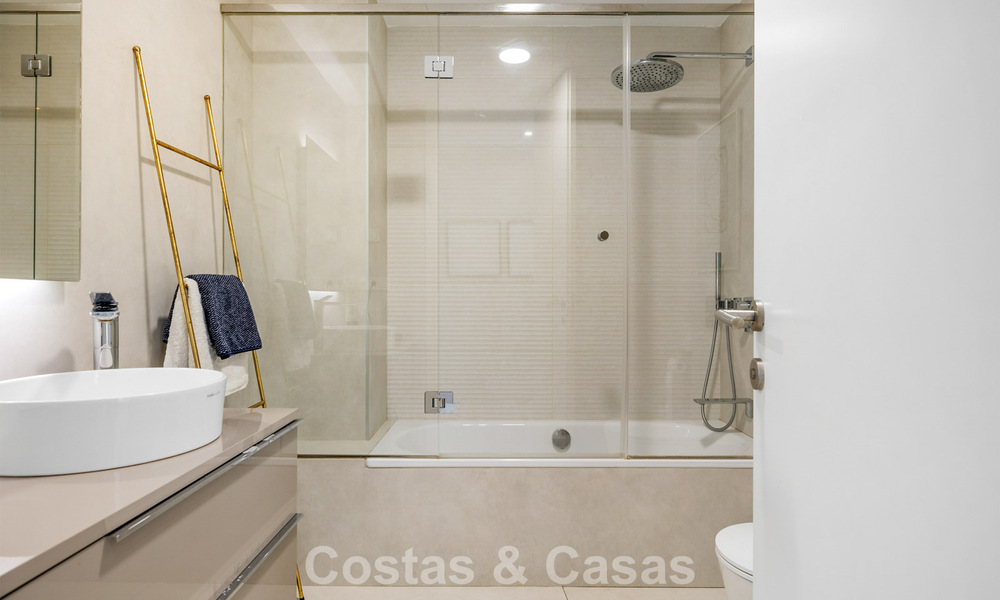 Appartement luxueux et moderne avec vue sur la mer à vendre directement sur la plage à Estepona, Costa del Sol 780788