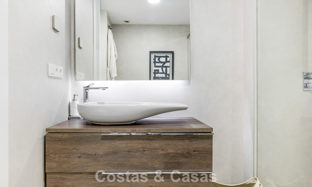 Appartement luxueux et moderne avec vue sur la mer à vendre directement sur la plage à Estepona, Costa del Sol 780793