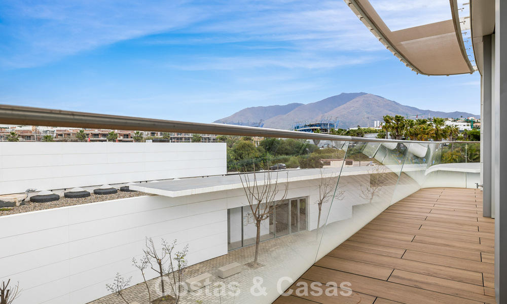 Appartement luxueux et moderne avec vue sur la mer à vendre directement sur la plage à Estepona, Costa del Sol 780794