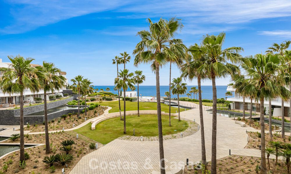 Appartement luxueux et moderne avec vue sur la mer à vendre directement sur la plage à Estepona, Costa del Sol 780797