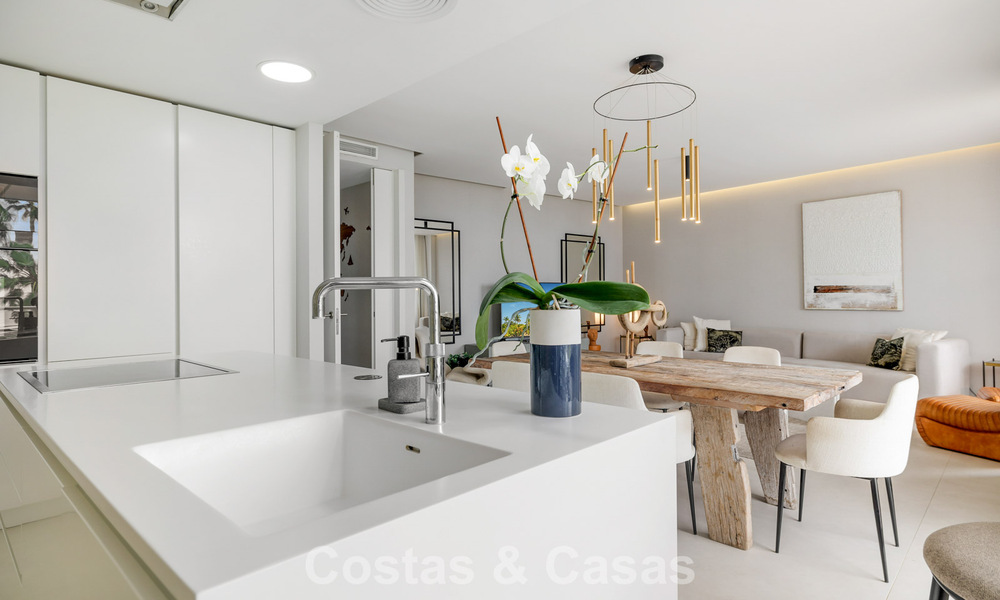 Appartement luxueux et moderne avec vue sur la mer à vendre directement sur la plage à Estepona, Costa del Sol 780800