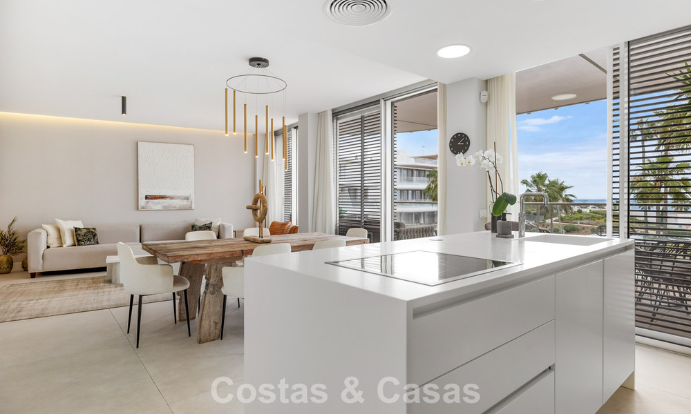 Appartement luxueux et moderne avec vue sur la mer à vendre directement sur la plage à Estepona, Costa del Sol 780801