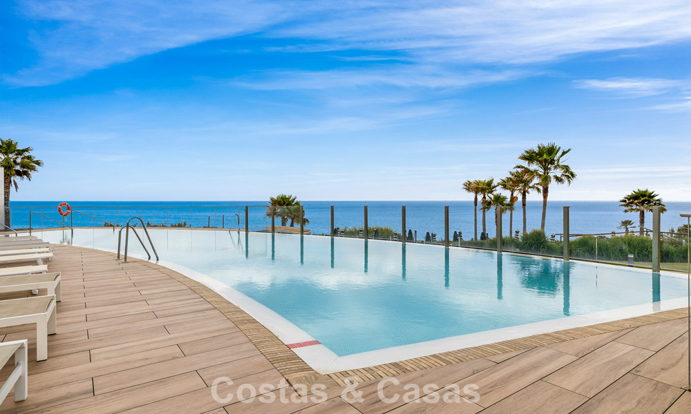 Appartement luxueux et moderne avec vue sur la mer à vendre directement sur la plage à Estepona, Costa del Sol 780802