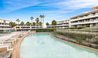 Appartement luxueux et moderne avec vue sur la mer à vendre directement sur la plage à Estepona, Costa del Sol 780803 