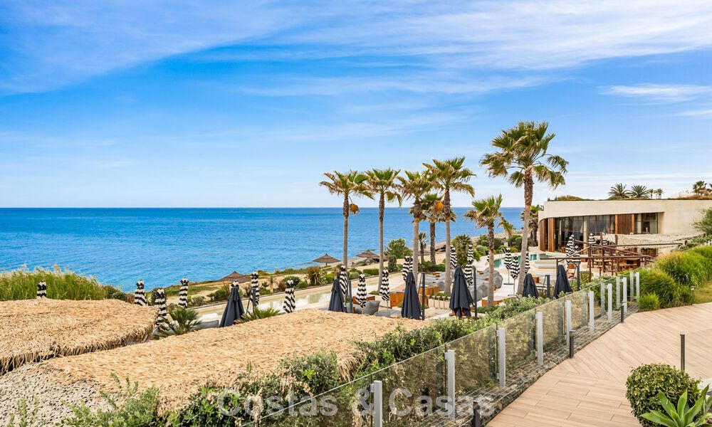 Appartement luxueux et moderne avec vue sur la mer à vendre directement sur la plage à Estepona, Costa del Sol 780805