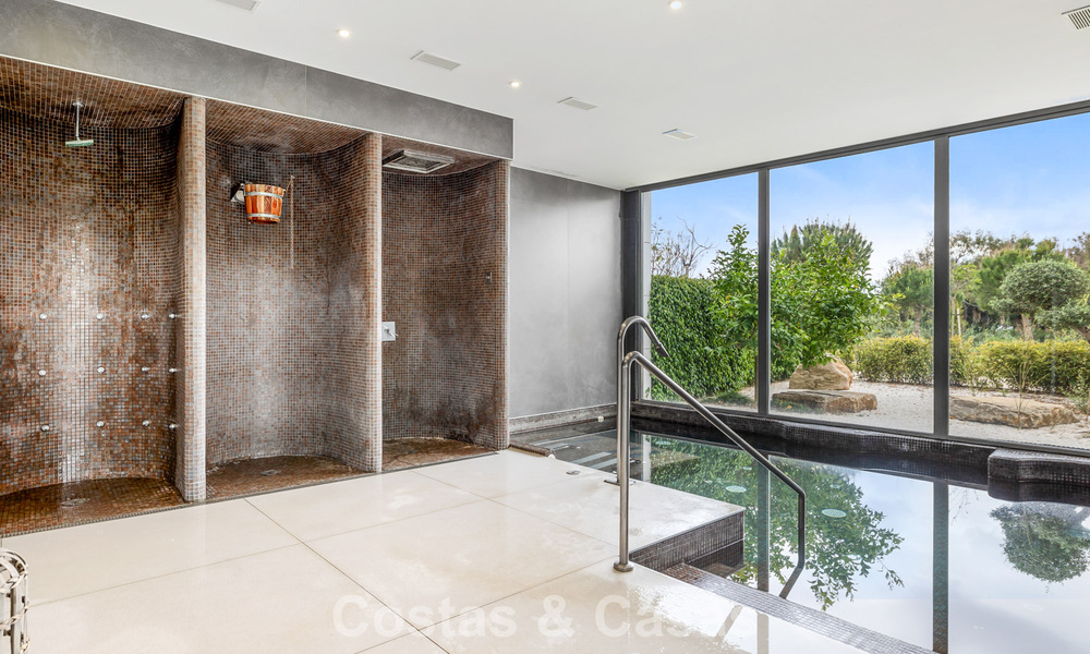 Appartement luxueux et moderne avec vue sur la mer à vendre directement sur la plage à Estepona, Costa del Sol 780808