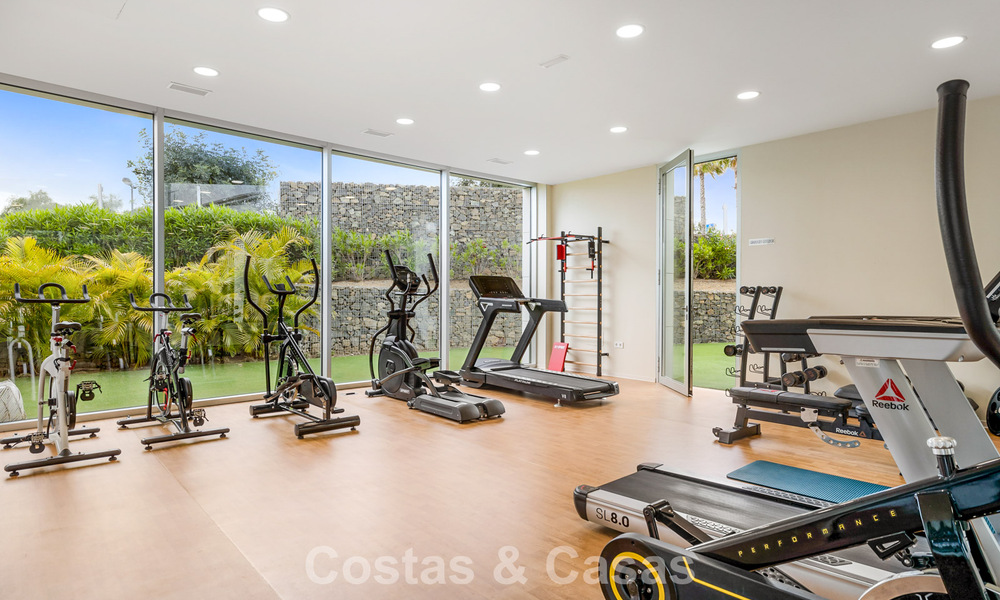 Appartement luxueux et moderne avec vue sur la mer à vendre directement sur la plage à Estepona, Costa del Sol 780809