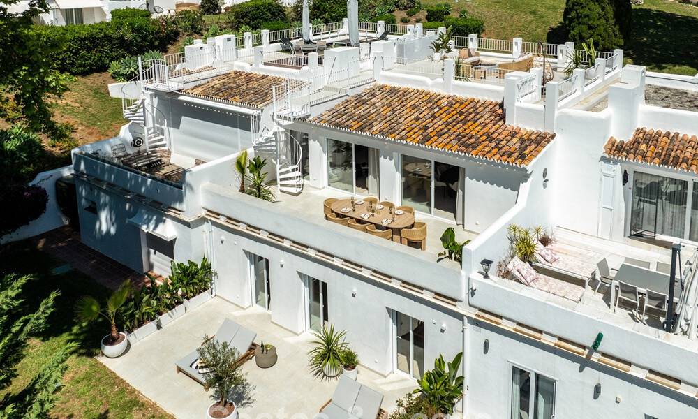 Maison de ville rénovée à vendre dans l'enclave de golf populaire d'Aloha Golf, Nueva Andalucia, Marbella 780850
