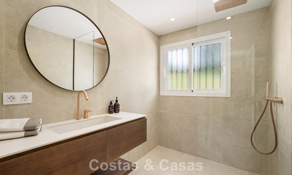 Maison de ville rénovée à vendre dans l'enclave de golf populaire d'Aloha Golf, Nueva Andalucia, Marbella 780870