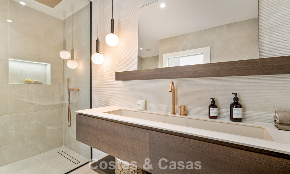 Maison de ville rénovée à vendre dans l'enclave de golf populaire d'Aloha Golf, Nueva Andalucia, Marbella 780882