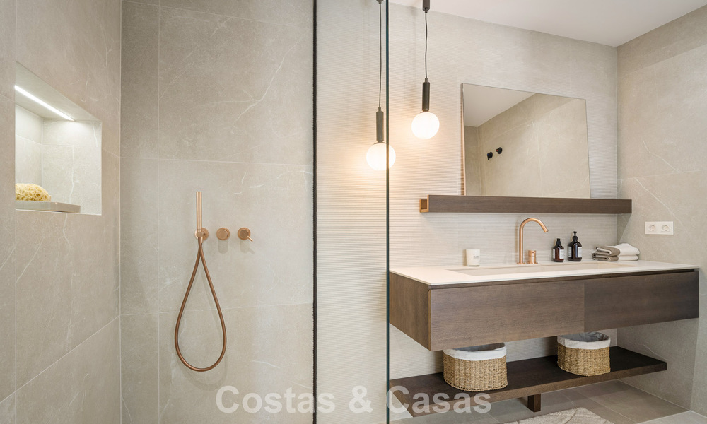 Maison de ville rénovée à vendre dans l'enclave de golf populaire d'Aloha Golf, Nueva Andalucia, Marbella 780883