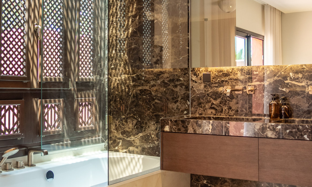 Luxueuse maison de ville rénovée de style méditerranéen à vendre sur le Golden Mile de Marbella 782941