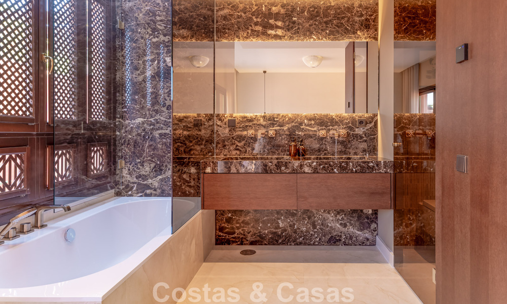 Luxueuse maison de ville rénovée de style méditerranéen à vendre sur le Golden Mile de Marbella 782951