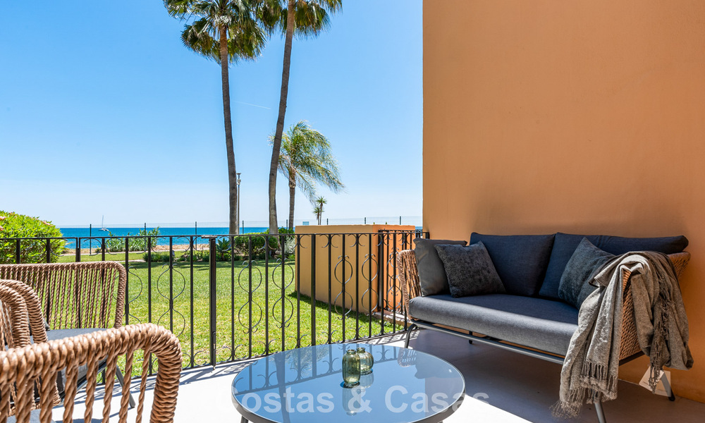 Appartement de plage, prêt à emménager, avec vue imprenable sur la mer, à vendre dans l'ouest d'Estepona 781067