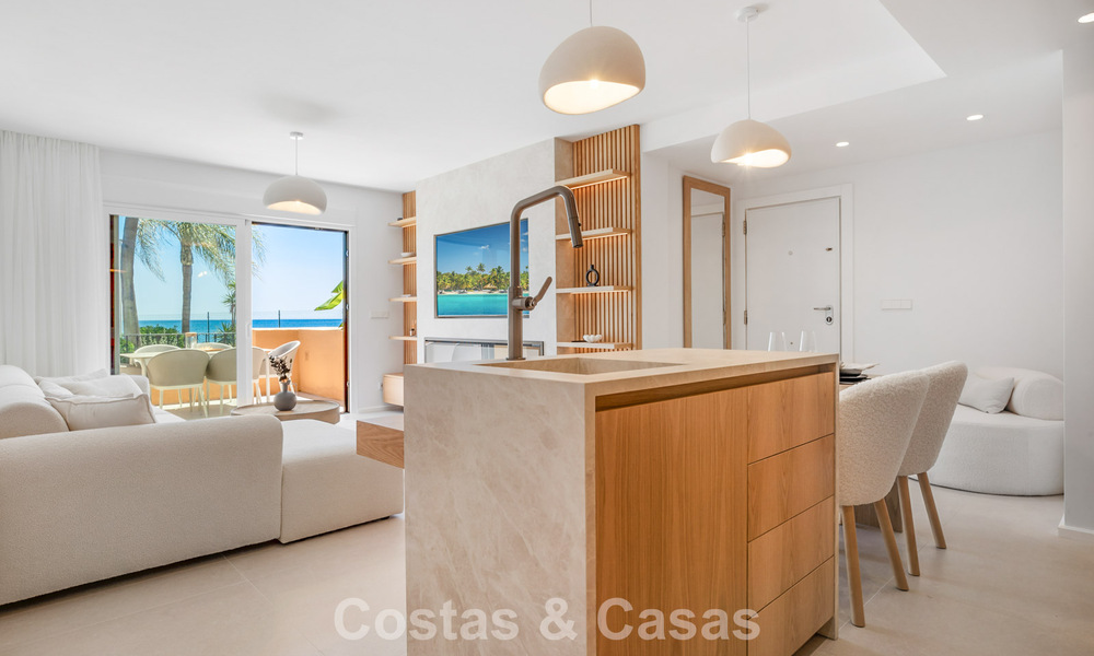 Appartement de plage, prêt à emménager, avec vue imprenable sur la mer, à vendre dans l'ouest d'Estepona 781077