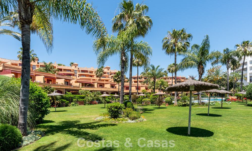 Appartement de plage, prêt à emménager, avec vue imprenable sur la mer, à vendre dans l'ouest d'Estepona 781086