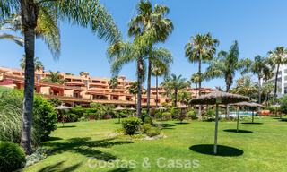 Appartement de plage, prêt à emménager, avec vue imprenable sur la mer, à vendre dans l'ouest d'Estepona 781086 